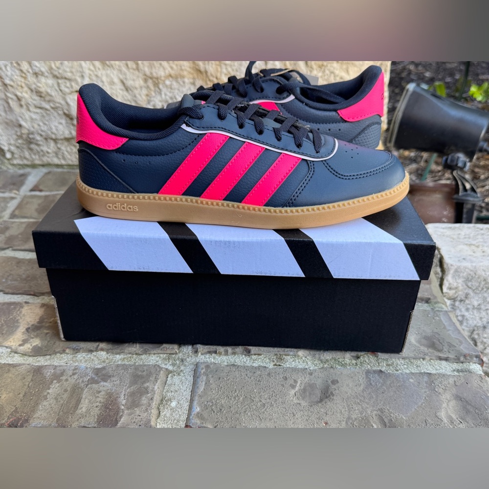 Adidas BREAKNET SLEEK J Sneakers - Black and Pink
